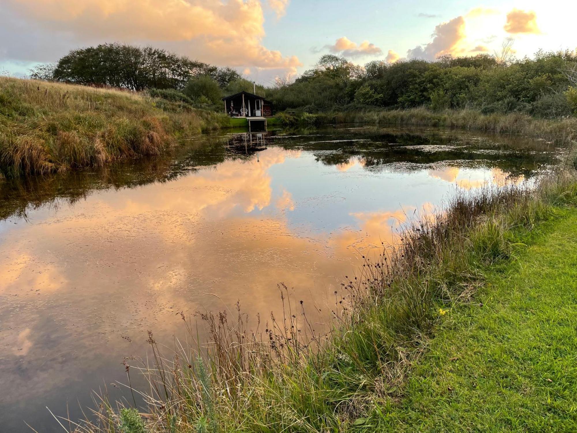 Lake Villa Holiday Cottages Holsworthy Exterior foto