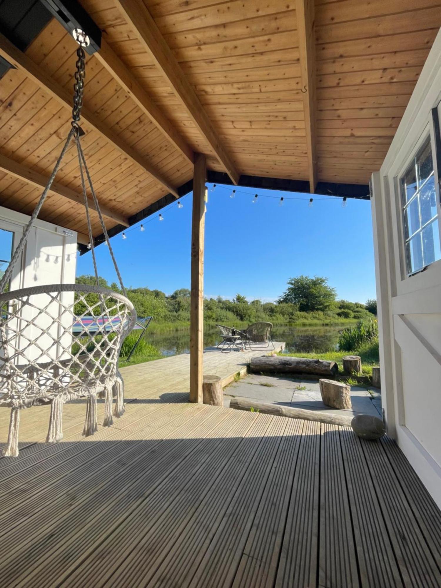Lake Villa Holiday Cottages Holsworthy Exterior foto